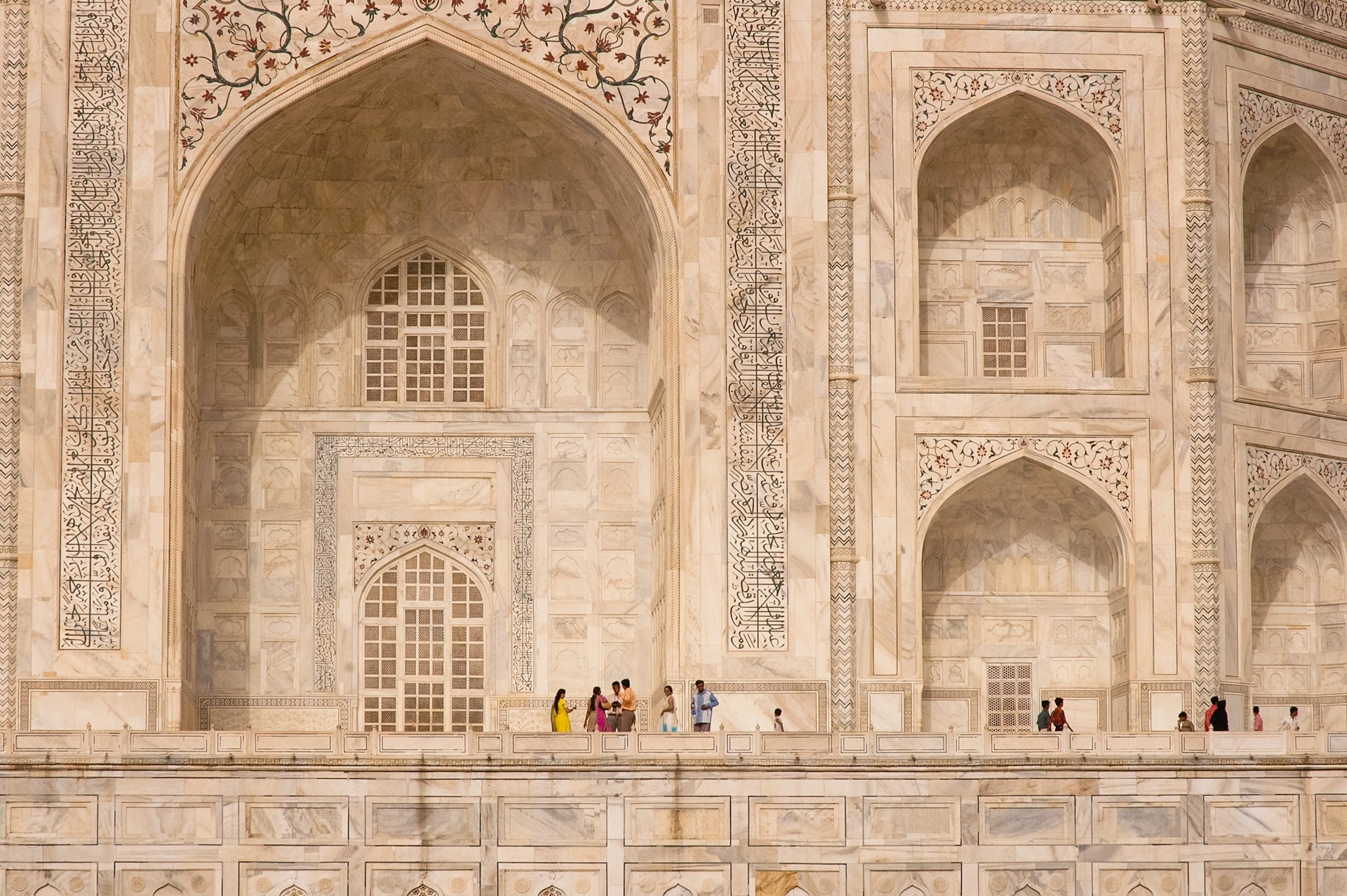  Vizitante la Taj Mahal: planu la perfektan vojaĝon al la ikoneca monumento de Barato
